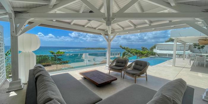 1 Location villa piscine vue mer ilet Gosier Guadeloupe_salon exterieur